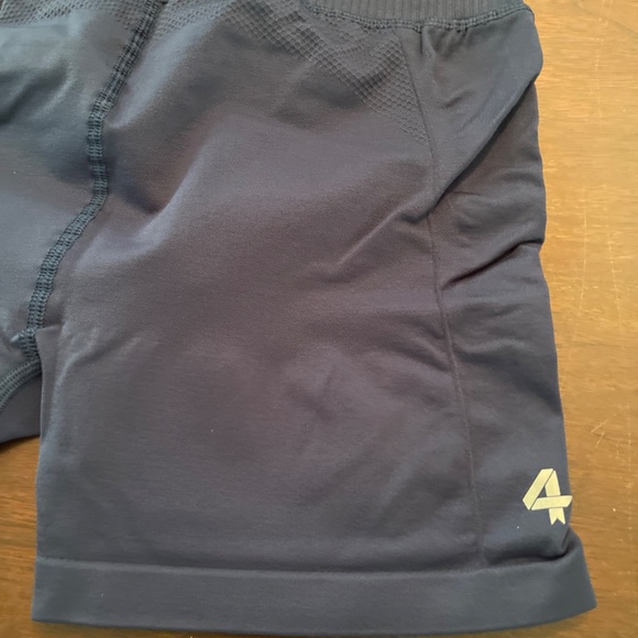 Four Laps - Picture 3 of 4